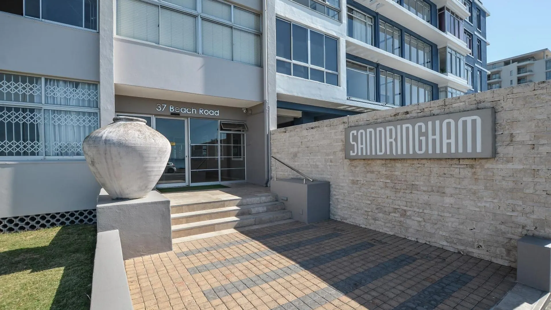 29 Sandringham Mouille Point Cape Town